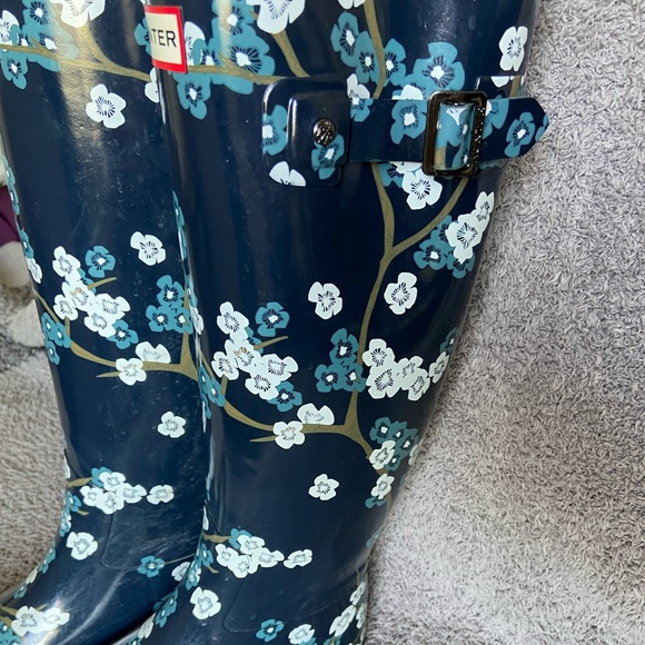 Hunter Refined Blossom Print Tall Gloss Boot, Size 7 - Picture 8 of 9